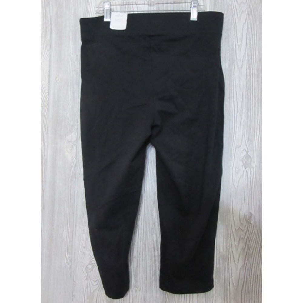 NWT Esprit M Tight Fit Leggings Capri Black 98394
